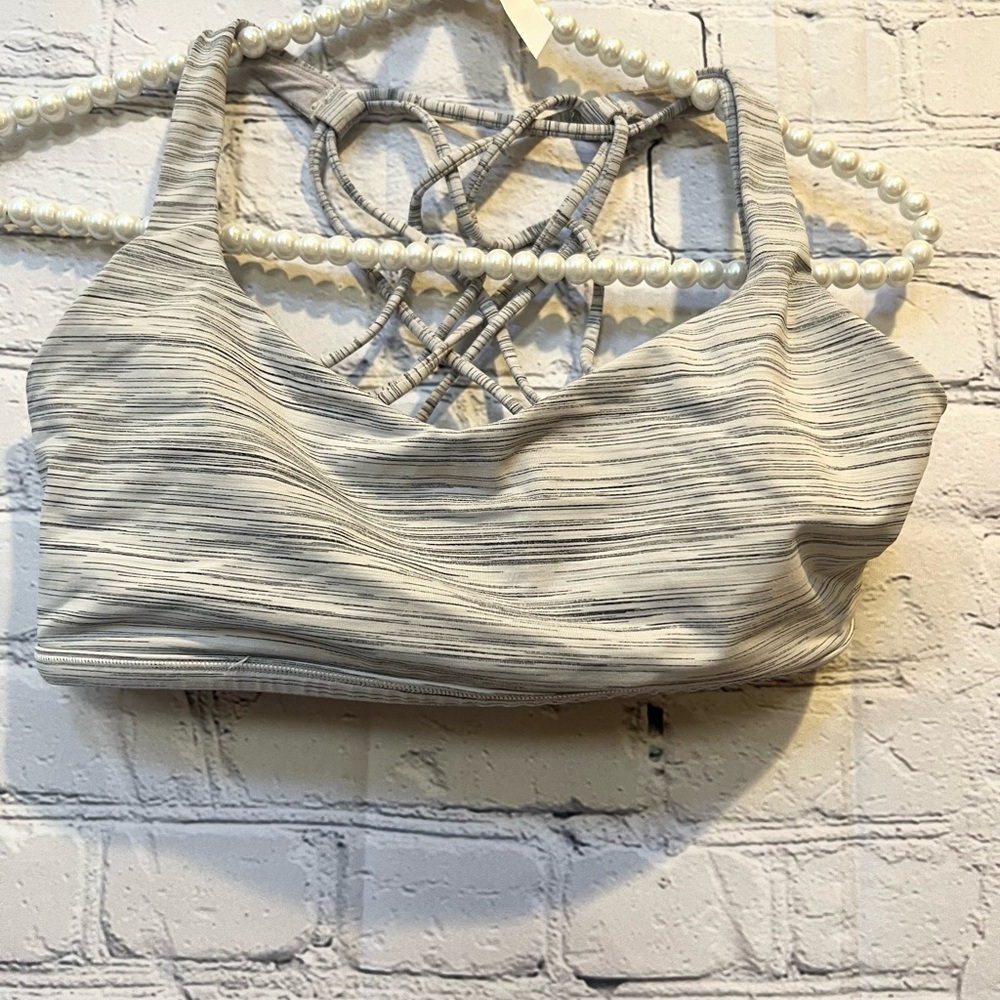LULULEMON Free To Be Bra (Wild)
Wee Are From Space Nimbus Battleship SIZ… - Picture 6 of 11